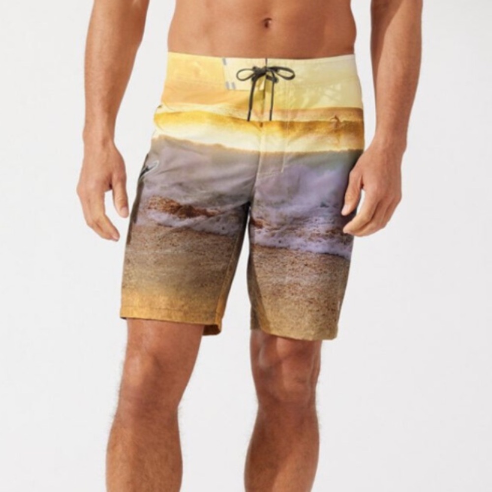 Tommy Bahama Artist Series Molokai Sunset Break Boardshorts Swim Size 42, NWT